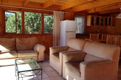 No17LoungeKitchen_PiratesCreekAccommodation